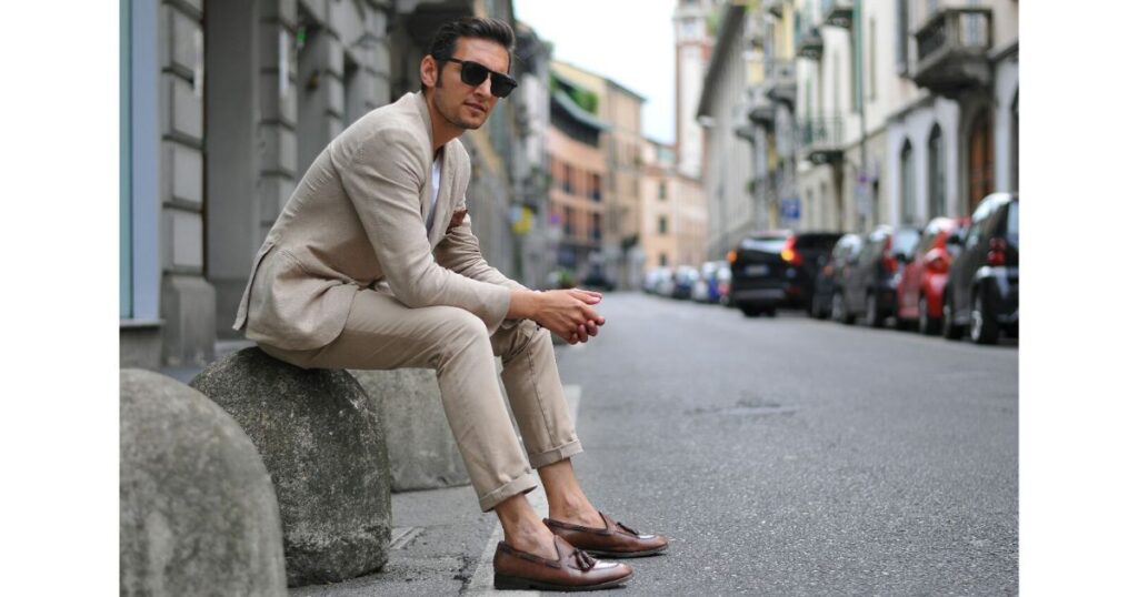 What Shoes to Wear With Linen Suit?